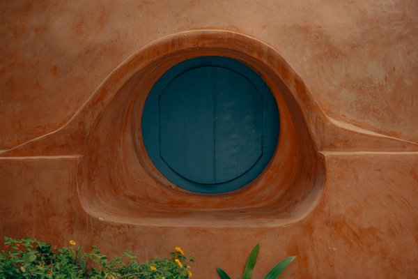 Quels sont les équipements nécessaires pour un camping en région de lacs gelés en hiver?