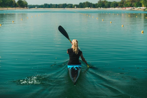 Quels sont les meilleurs spots pour une balade en kayak de mer à Ha Long Bay, Vietnam : équipements et conseils pratiques ?